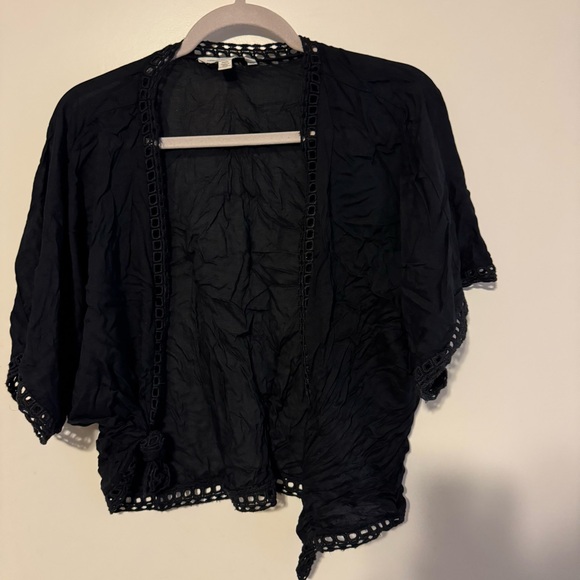 Chic Black Lace-Trimmed Kimono - Picture 1 of 5